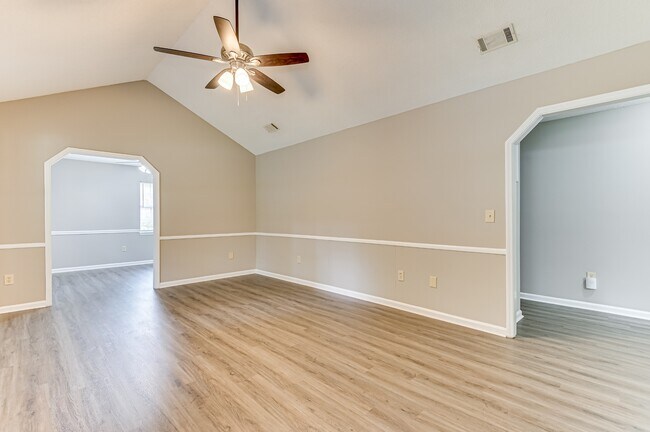 Building Photo - 2960 Glenn Hills Dr
