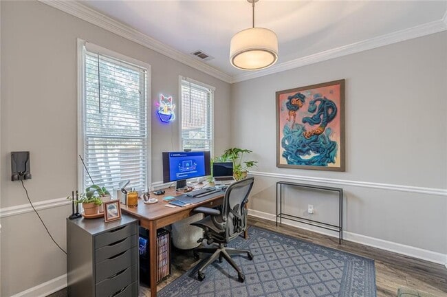 Building Photo - 656 Park Village Dr NE
