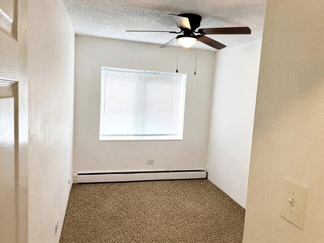 Building Photo - 707 W 96th Ave