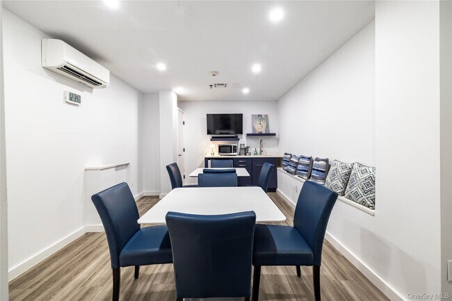 Building Photo - 360 Shore Rd