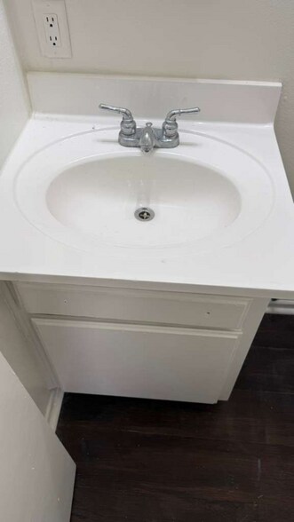 Building Photo - 44133 Beech Ave