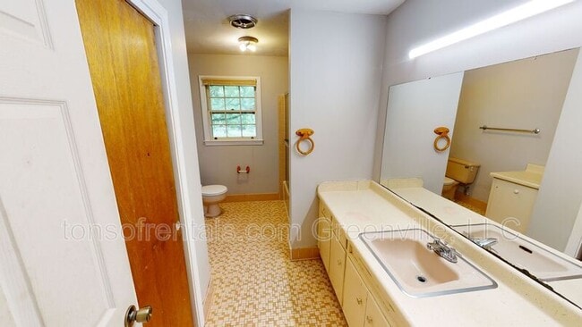 Building Photo - 20 Blakely Ave