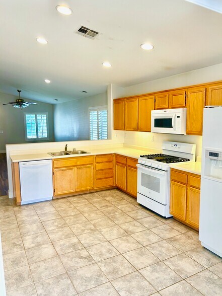 Kitchen - 30277 Twain Dr