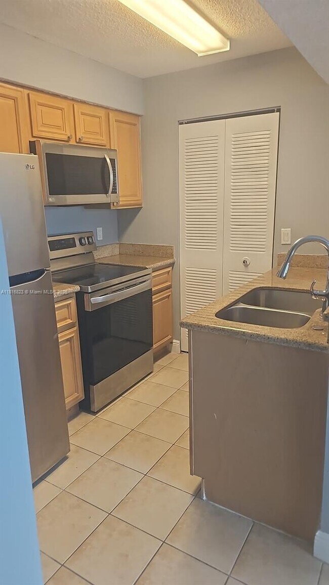 Primary Photo - 1261 SW 46th Ave