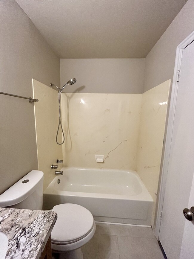 Building Photo - Remodeled 3 Bed, 2 Bath Home in West Jordan — Available Now