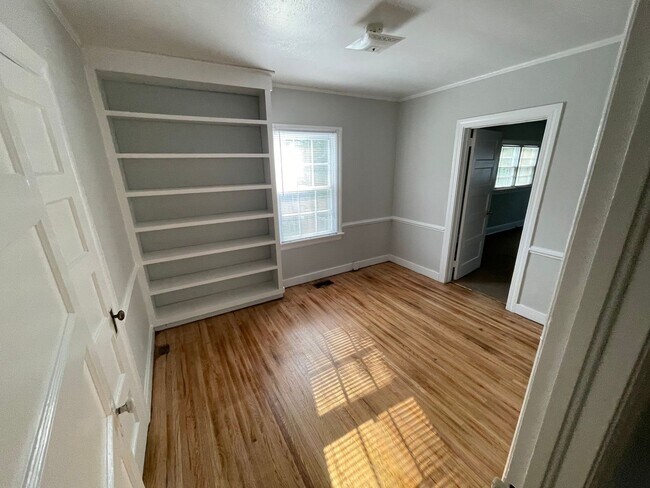 Building Photo - 3 Bedroom House Near Piggly Wiggly