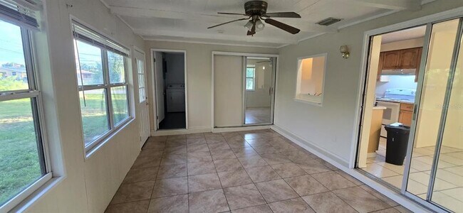 Building Photo - 401 Skylark Ln NW