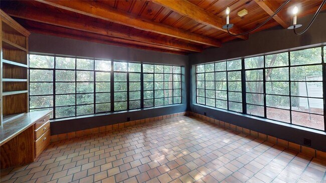 Building Photo - 3 Knob Hill Rd