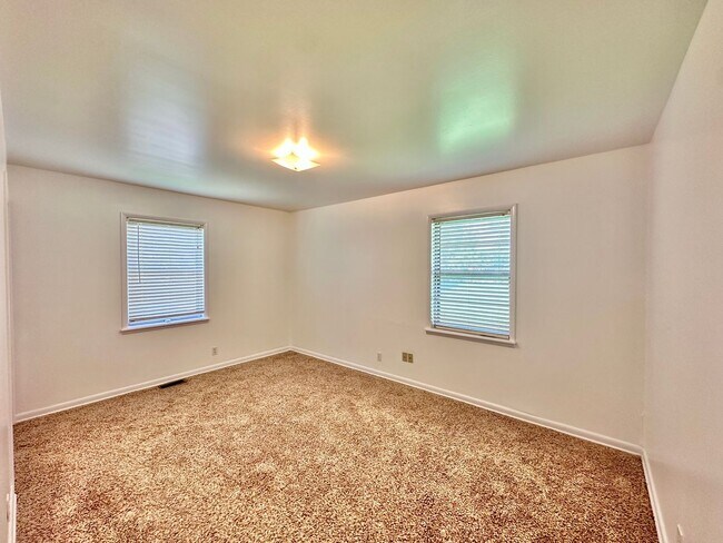Building Photo - 3 BED 2 BATH-Longview Acres 2nd