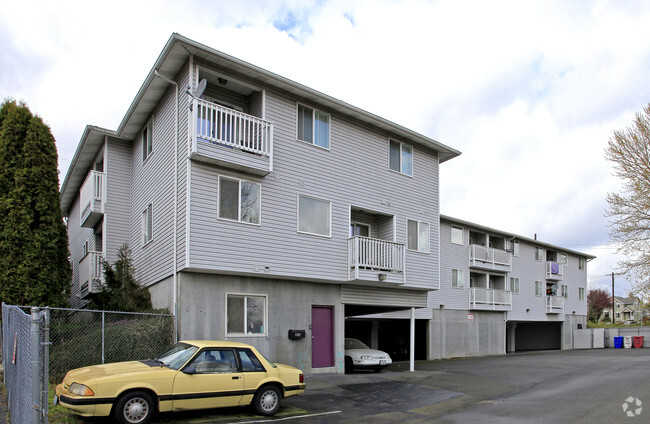 Building Photo - 1321 Chestnut St