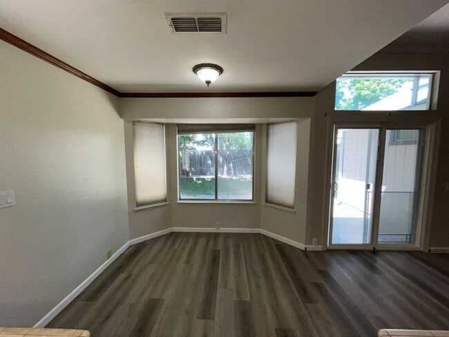 Building Photo - 3 Bed | 2 bath | 1620 SF | 2 Car Garage | Single Story | Tenant pays $175 for WS&G | Includes Gar...