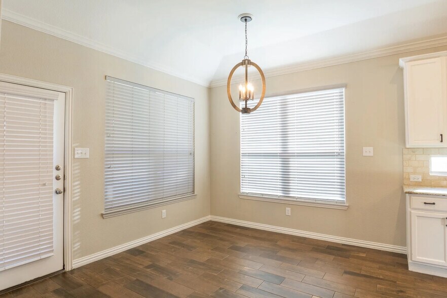 Building Photo - Room in House on Zanna Grace Way