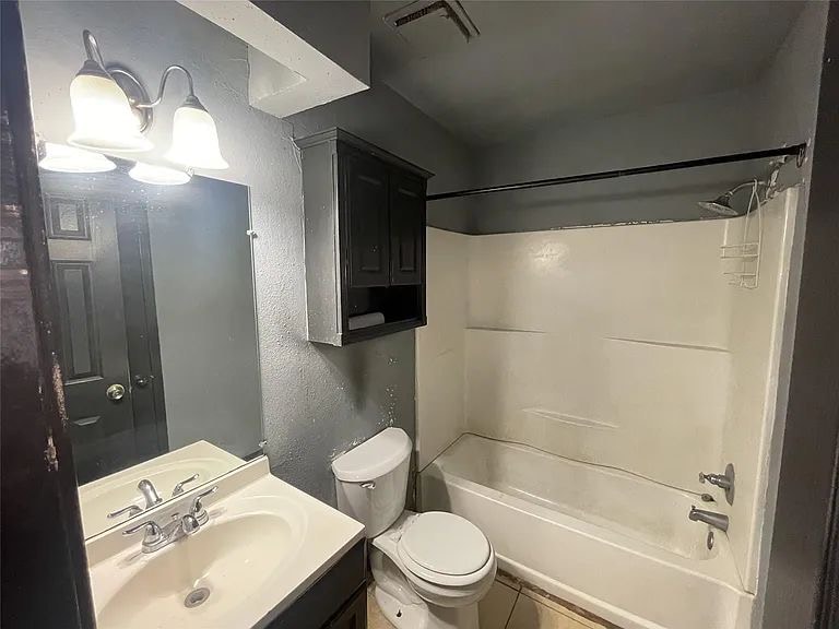 Building Photo - 1947 Yale Ave