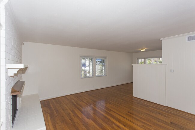 Building Photo - *OPEN HOUSE: 9/13 10-11AM* 2BD/1BA in La J...