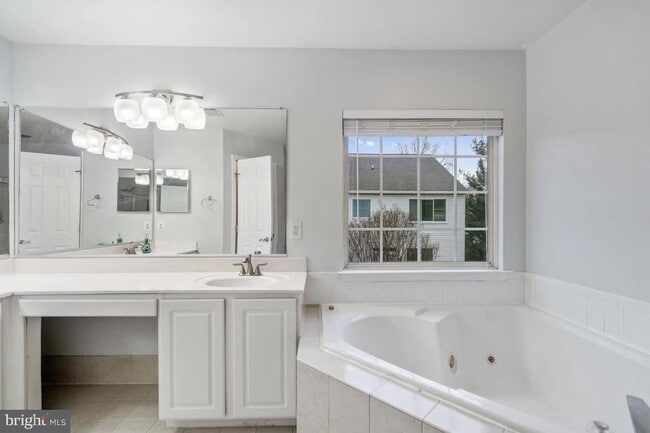Building Photo - 8648 Royal Worcester Ln