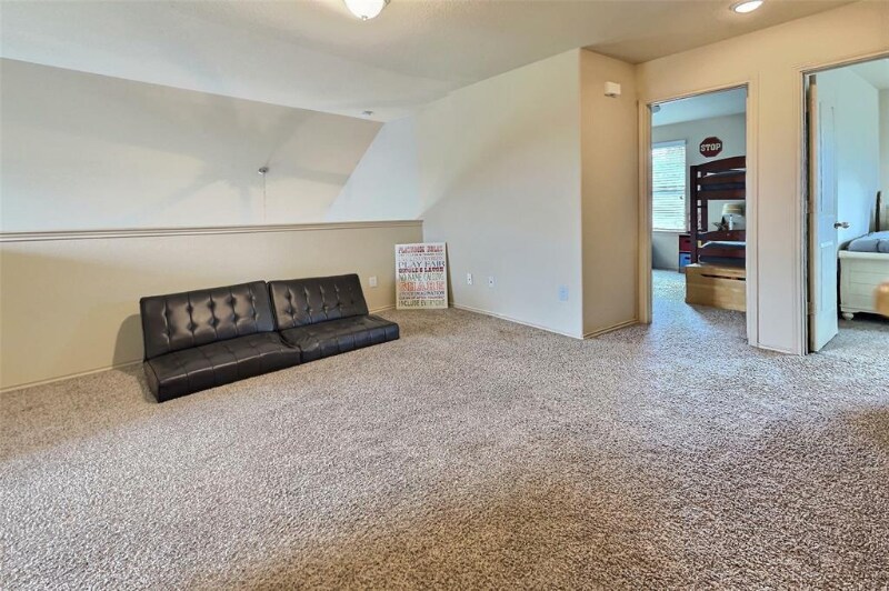 Building Photo - 21691 Horseshoe Dr