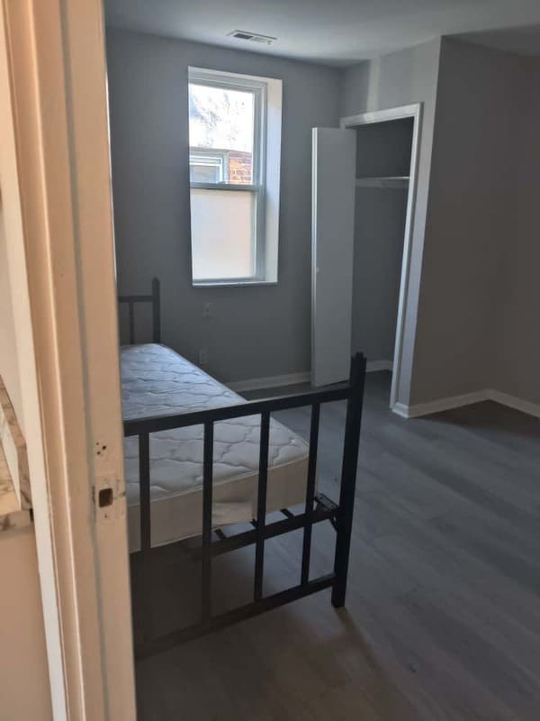 Building Photo - 1004 S 52nd St