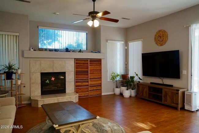 Building Photo - 571 W Locust Dr.