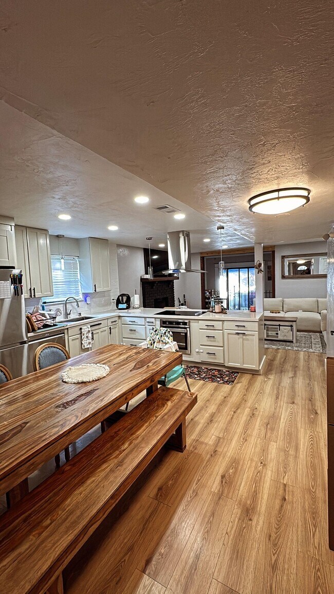 Building Photo - 2348 Merrigan Pl