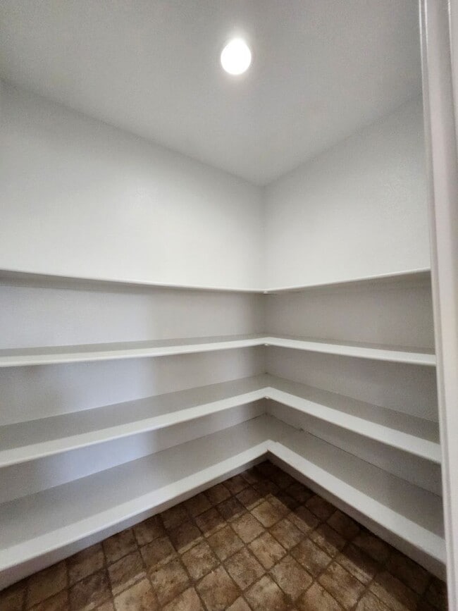 Building Photo - *MOVE IN SPECIAL - 2 WEEKS FREE!!* Beautiful Yuba City Home