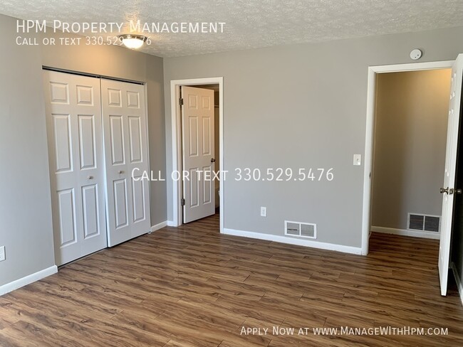 Building Photo - Move-in Special! Spacious Updated Plain To...