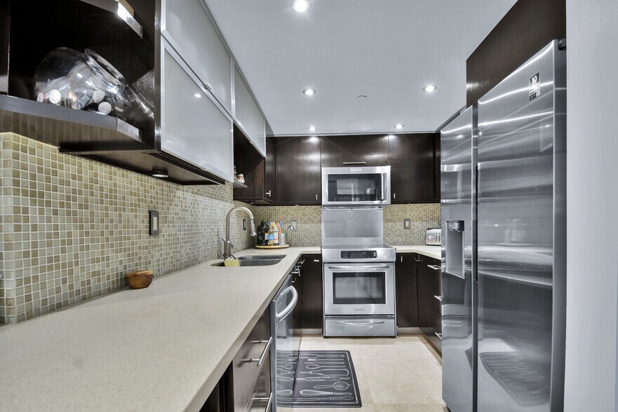 Building Photo - 2401 Collins Ave