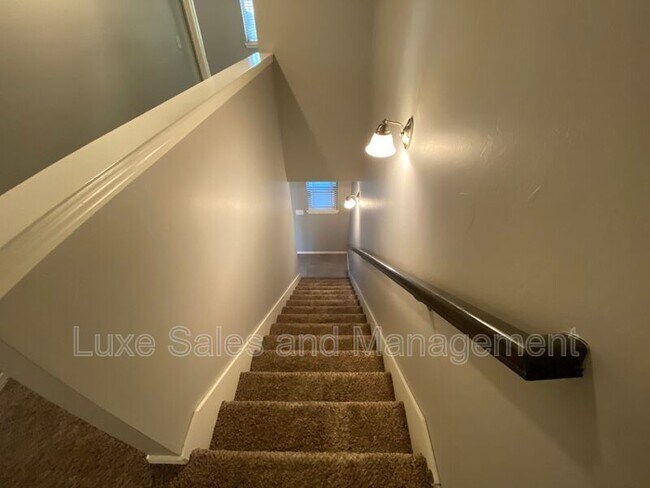 Building Photo - 6933 Mayberry Ln