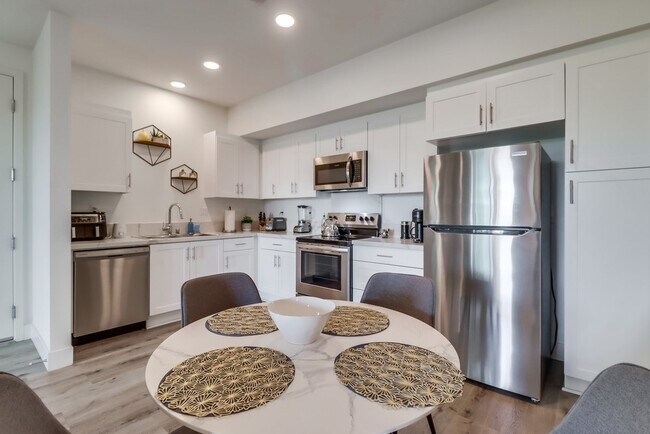 Building Photo - Ridgeway Apartments