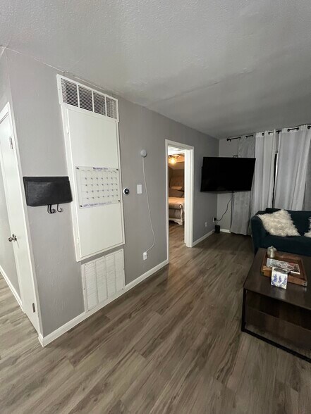 Building Photo - 3131 Cummins St