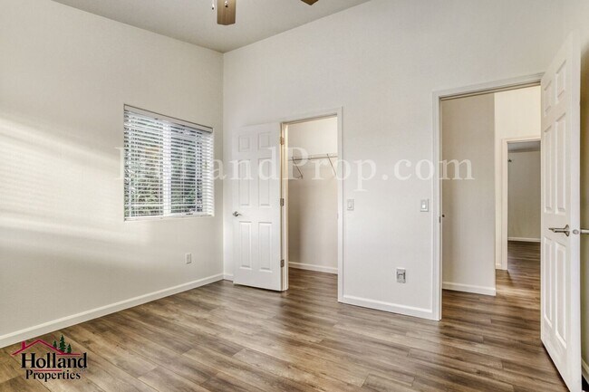 Building Photo - Updated Monthly Rent: $3,000 - Beautiful updated 4 Bedroom home in Beaverton