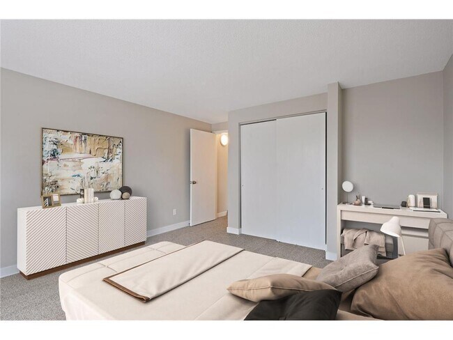 Building Photo - 924 21st Ave S