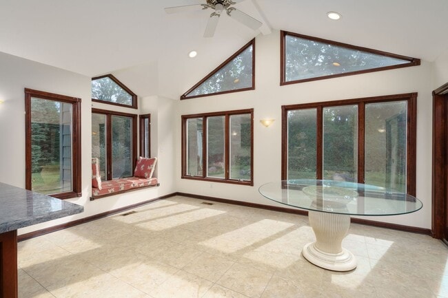 Building Photo - 2377 Williamstown Ct