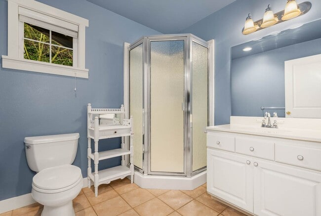 Building Photo - 1305 5th St