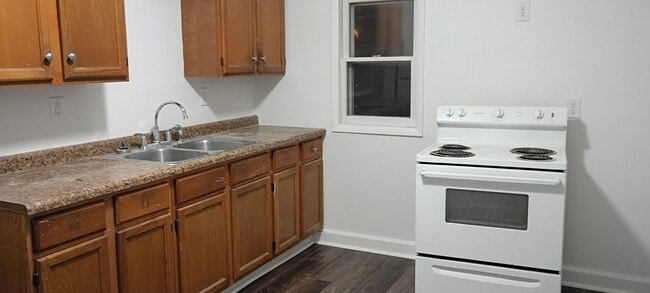 Building Photo - 718 Rice St