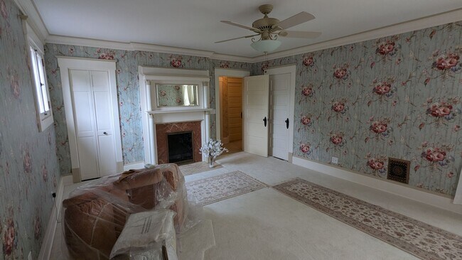 Building Photo - Welcome to this fully furnished 3-bedroom, 1.5-bath home in Massillon