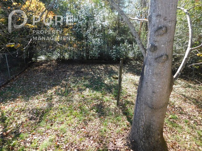 Building Photo - 117 22nd Ave NE