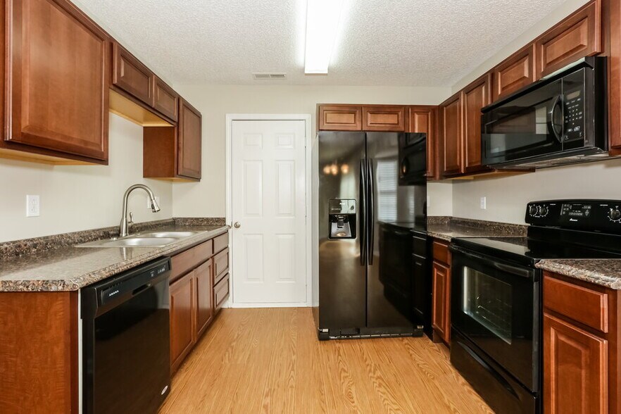 Building Photo - 4204 Runaway Cir