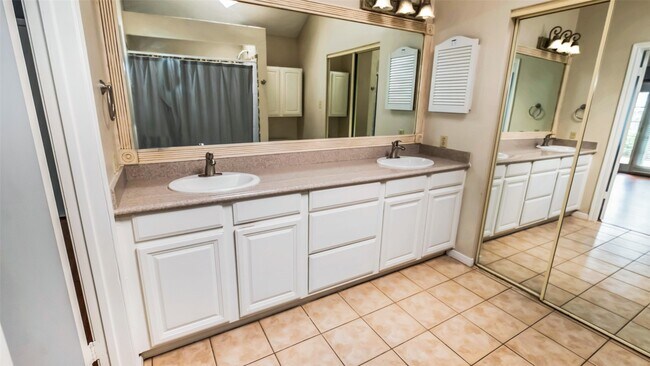 Building Photo - 171 E Pathfinders Cir
