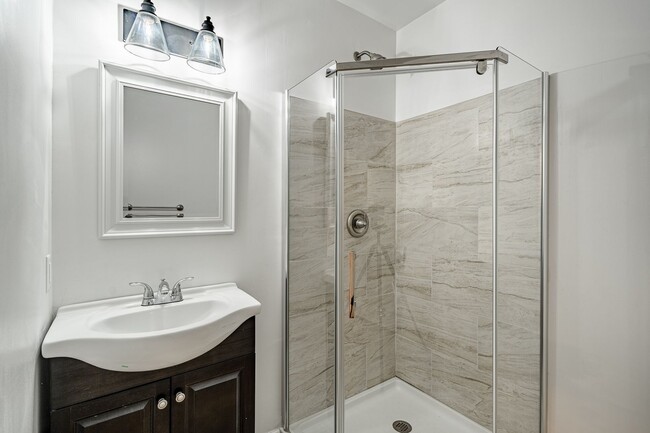 Building Photo - 235 E Market St