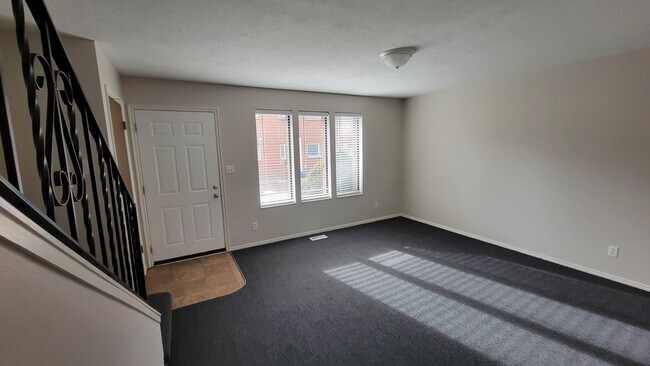 Building Photo - 704 S Orch Dr