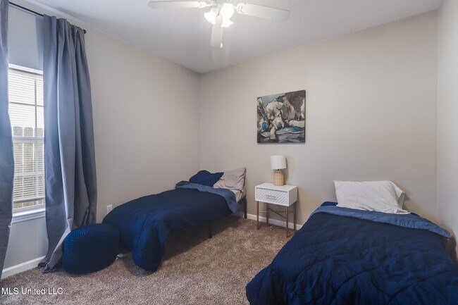 Building Photo - 16060 S April Dr