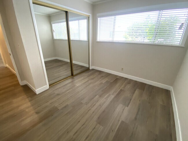 Building Photo - 2 Weeks Free Rent! 2 Bedroom Hermosa Beach Condo - Close to Everything!