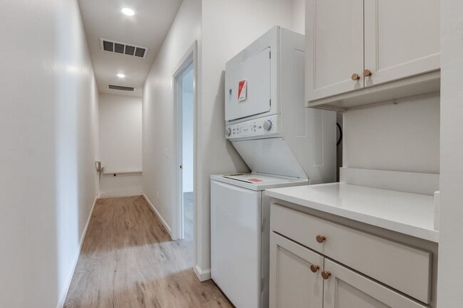 Building Photo - Urban living in Edmond
