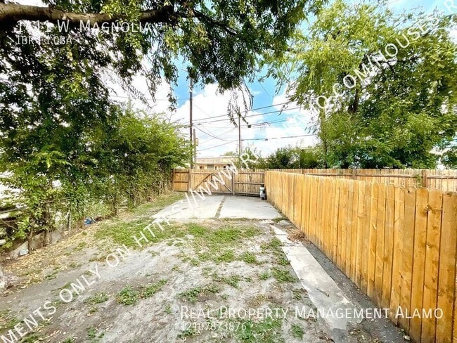 Building Photo - 1411 W. Magnolia-