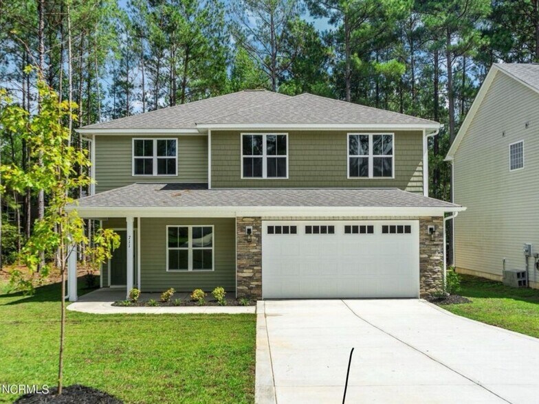 Building Photo - 711 Elderberry Dr