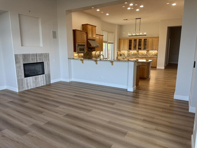 Building Photo - 42107 N Mountain Cove Dr
