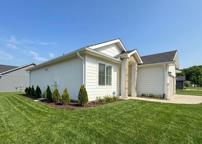 Building Photo - Modern Ranch Style Home in Quiet Neighborhood