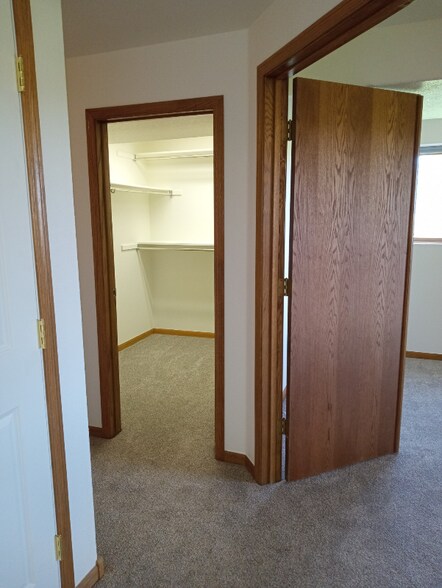 Building Photo - 1648 Northbrook Dr