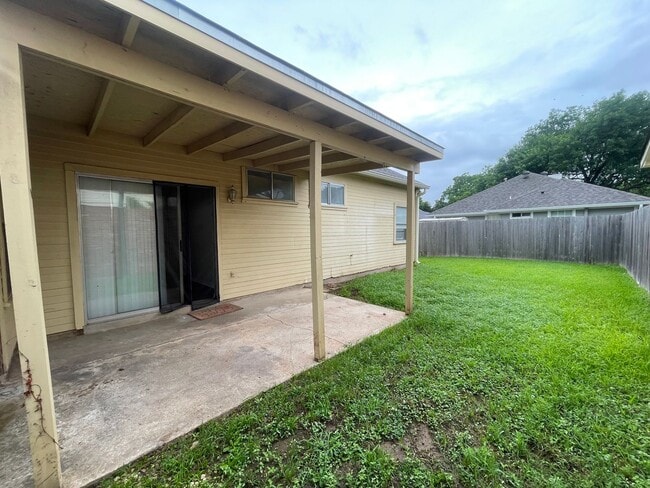 Building Photo - Come and Get It Before It's Gone! Bonus Room A Plus!