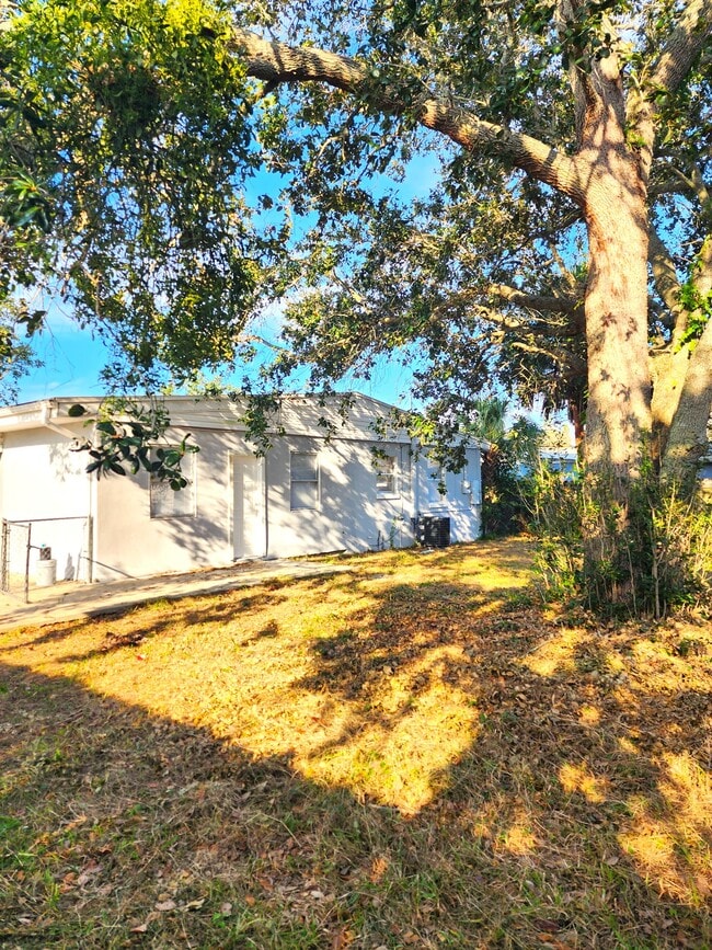 Building Photo - 1327 Eugene Black St